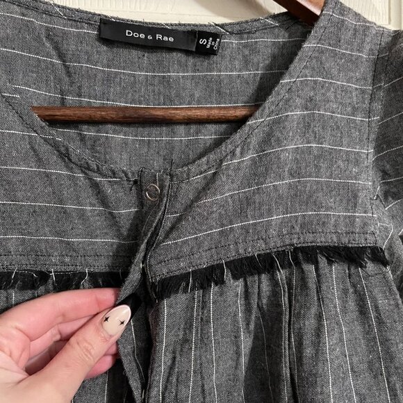 Doe & Rae Womens Gray Linen Cotton Striped Fringe Hem Snap Button Blouse Small - Picture 4 of 7
